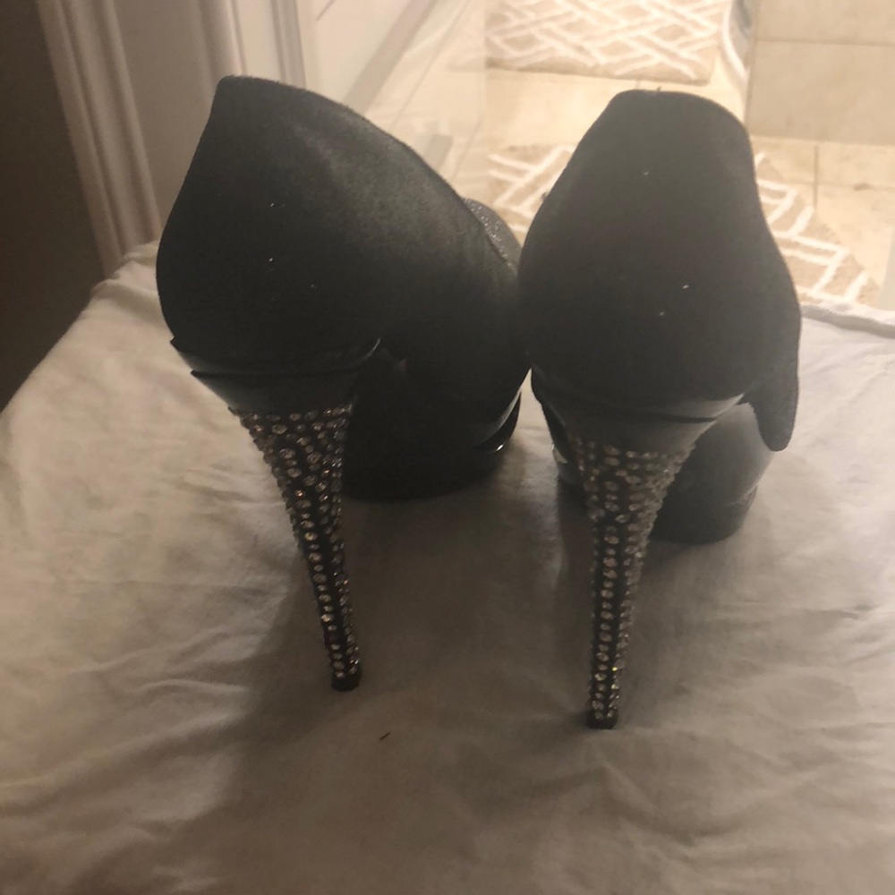 Shoes - Picture 2 of 3